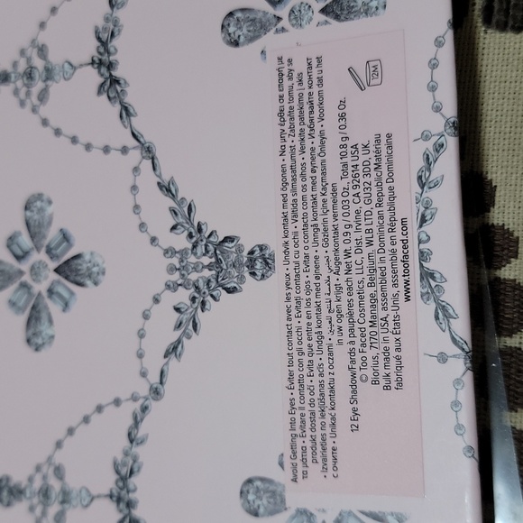 Too Faced Eyeshadow Palette - Picture 3 of 3